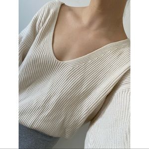 SOLD 🚫 Cream V-Neck oversized sweater